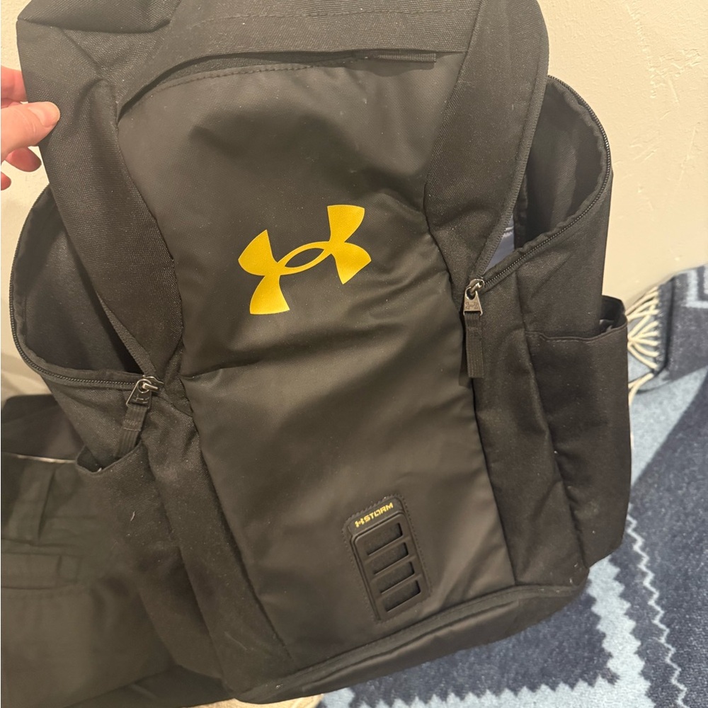 Under Armour Men's Backpack in Black with Gold Logo - Picture 3 of 6